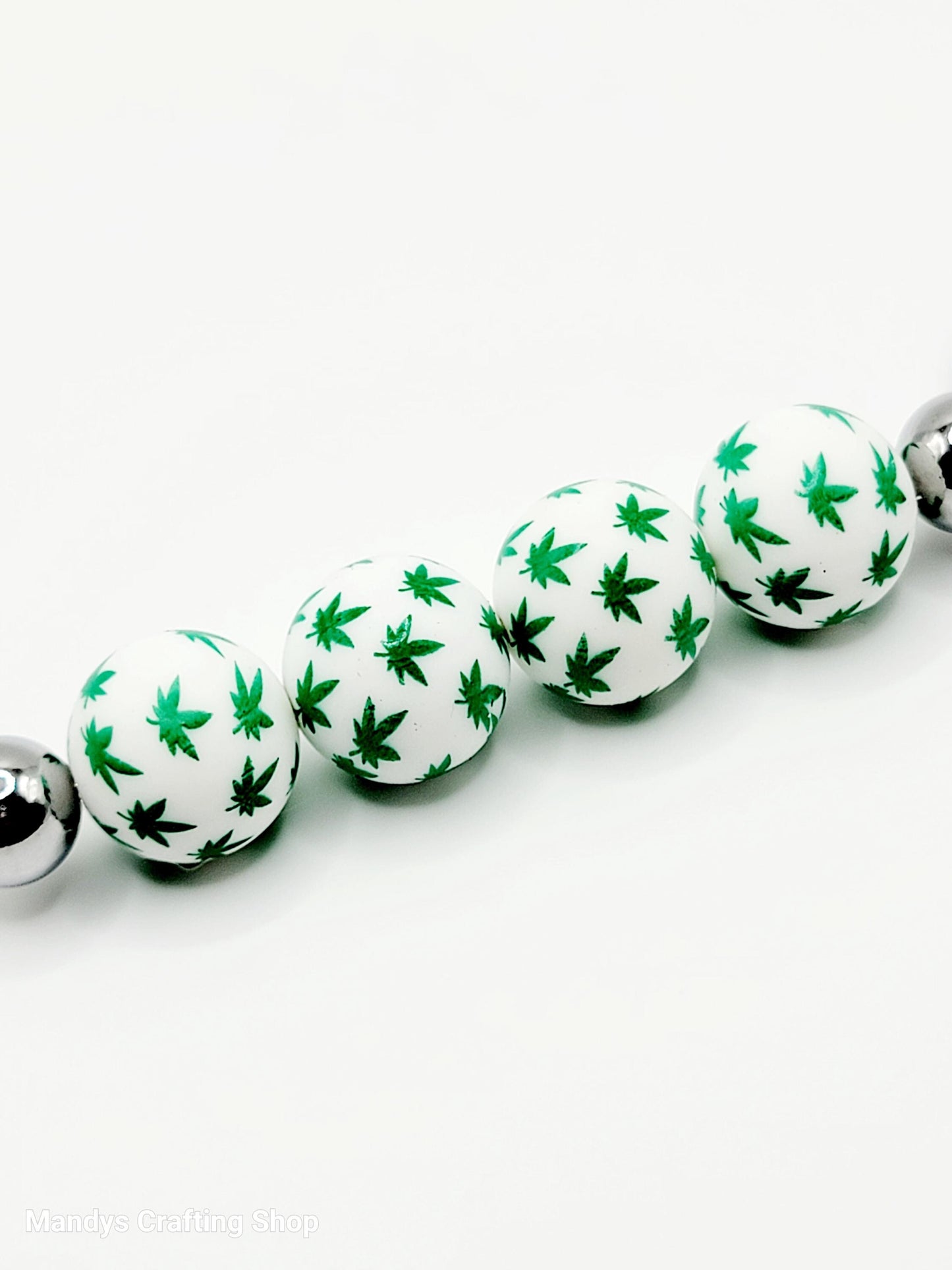 15mm Printed White & Green Weed Leaf Silicone Bead – Cannabis Print Round Beads for Pens & Wristlets