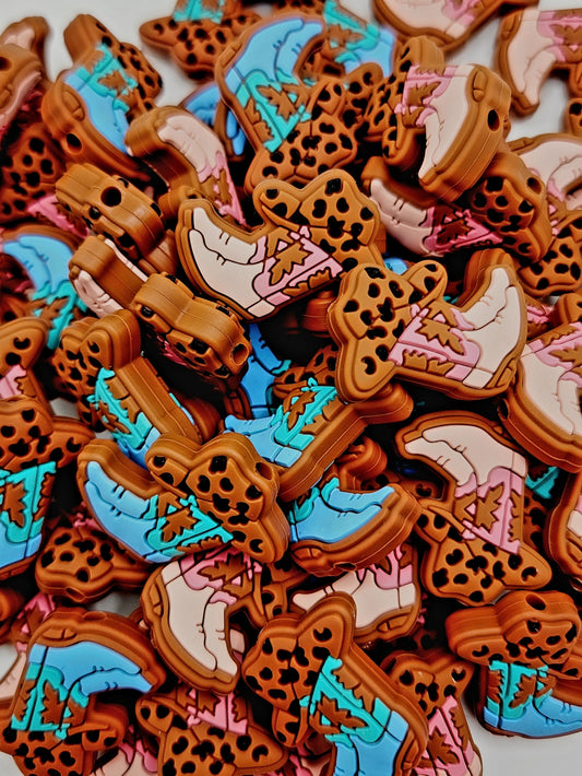 Cowboy boot-shaped silicone focal bead for Western-themed beadable pens, chunky bead crafts, and cowgirl-inspired DIY accessories.