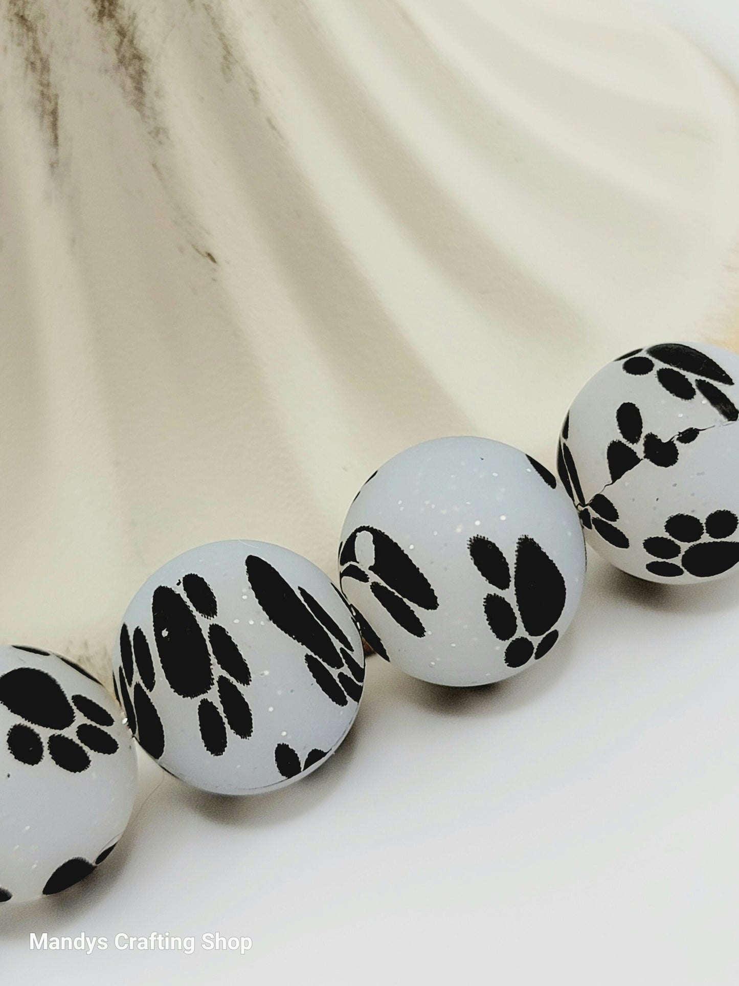 15mm Printed Clear Gray Glitter Paw Print Silicone Bead – Round Sparkle Pet Beads for Pens & Wristlets