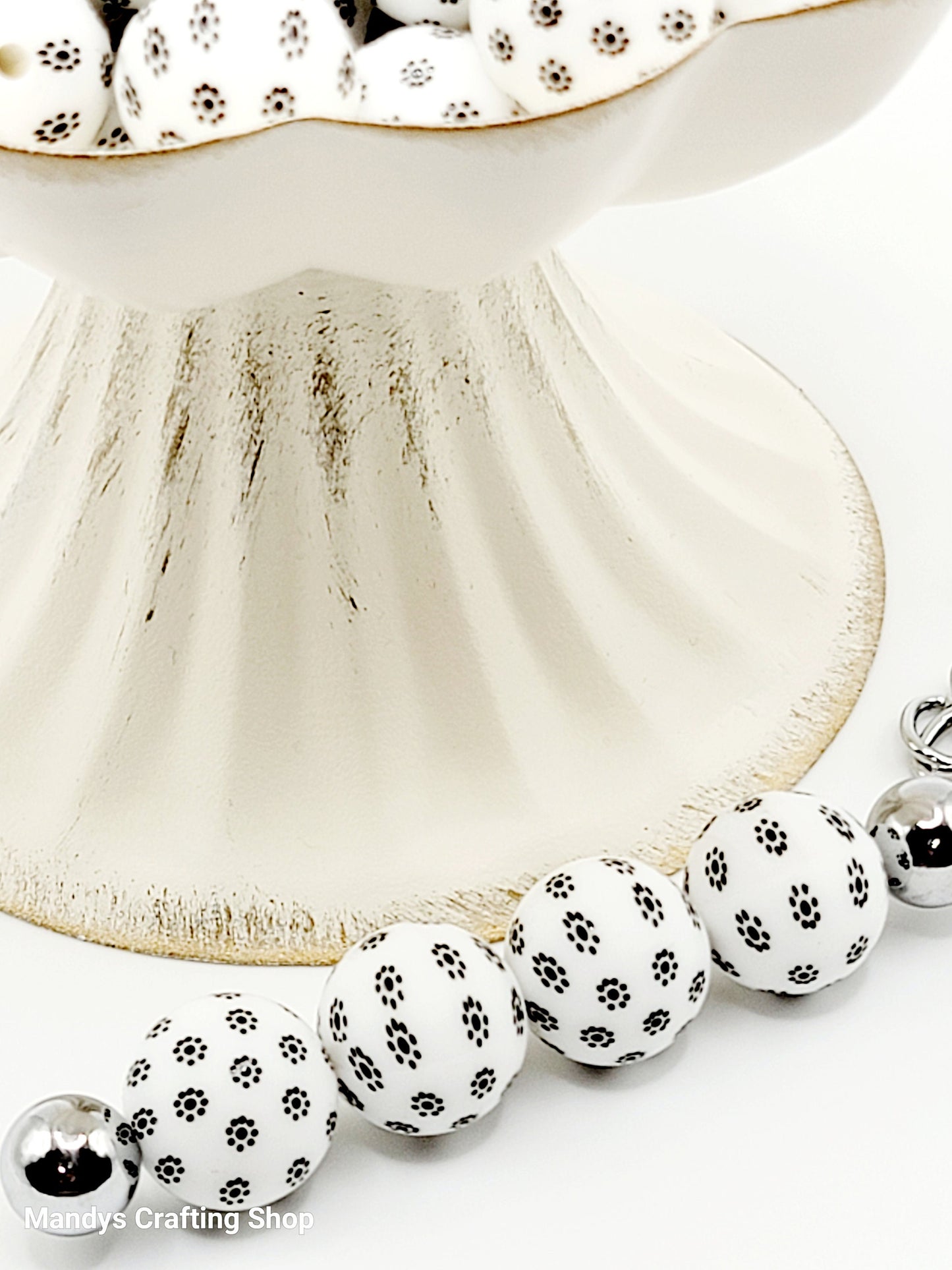 15mm Printed White & Black Daisy Floral Silicone Bead – Round Flower Beads for Pens & Wristlets