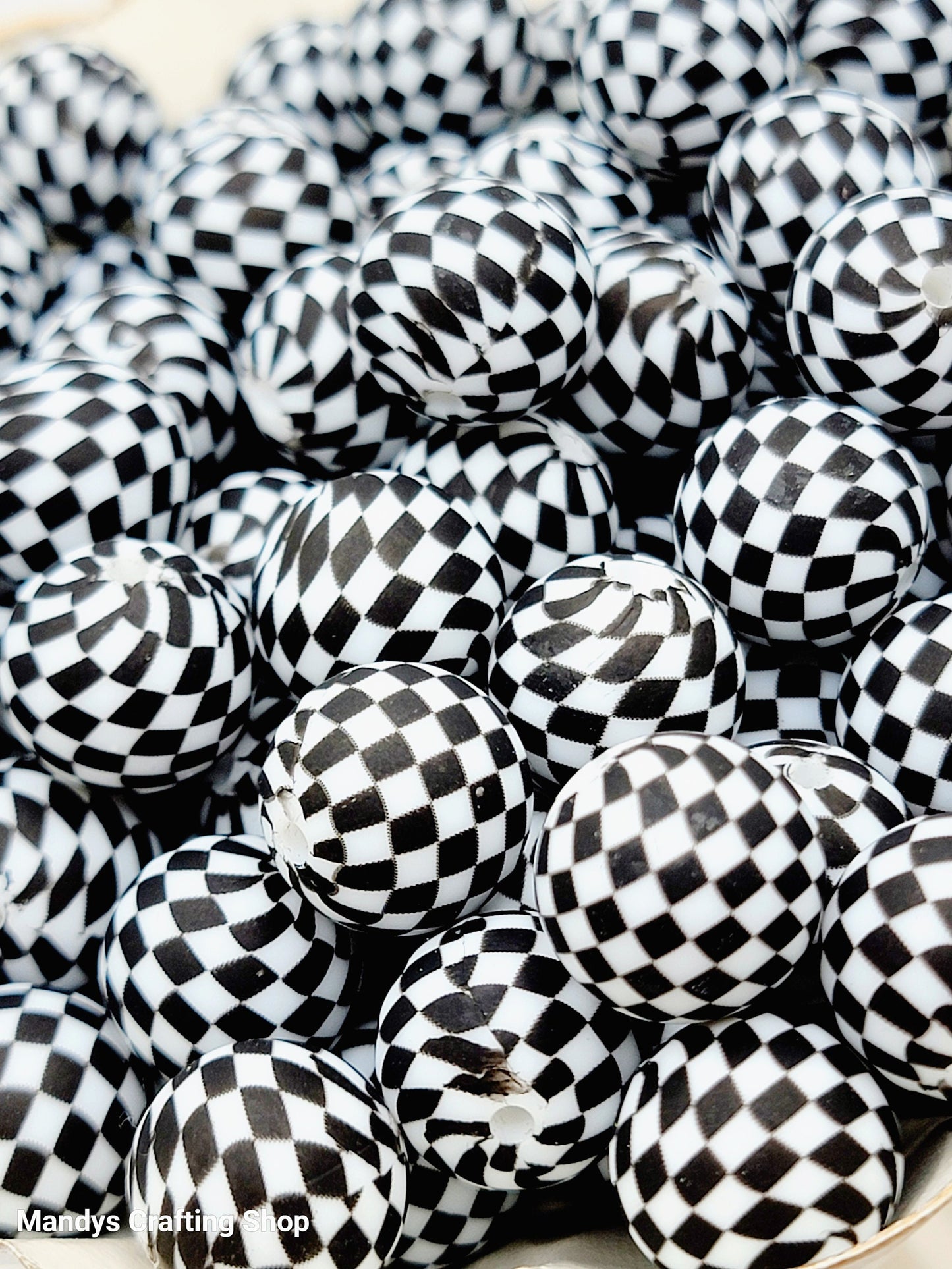 15mm Printed White & Black Check Silicone Beads – Checkered Round Beads for Pens & Wristlets