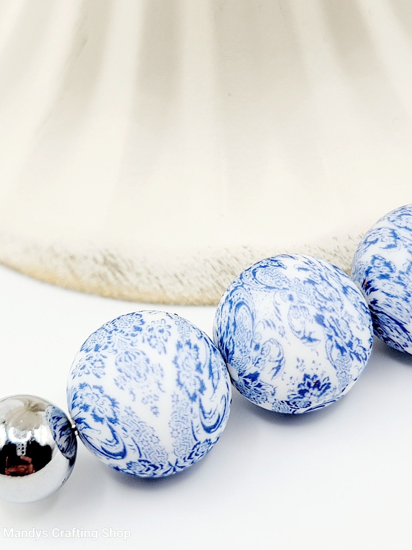 15mm Printed Blue & White Paisley Print Silicone Bead – Round Floral Beads for Pens & Wristlets