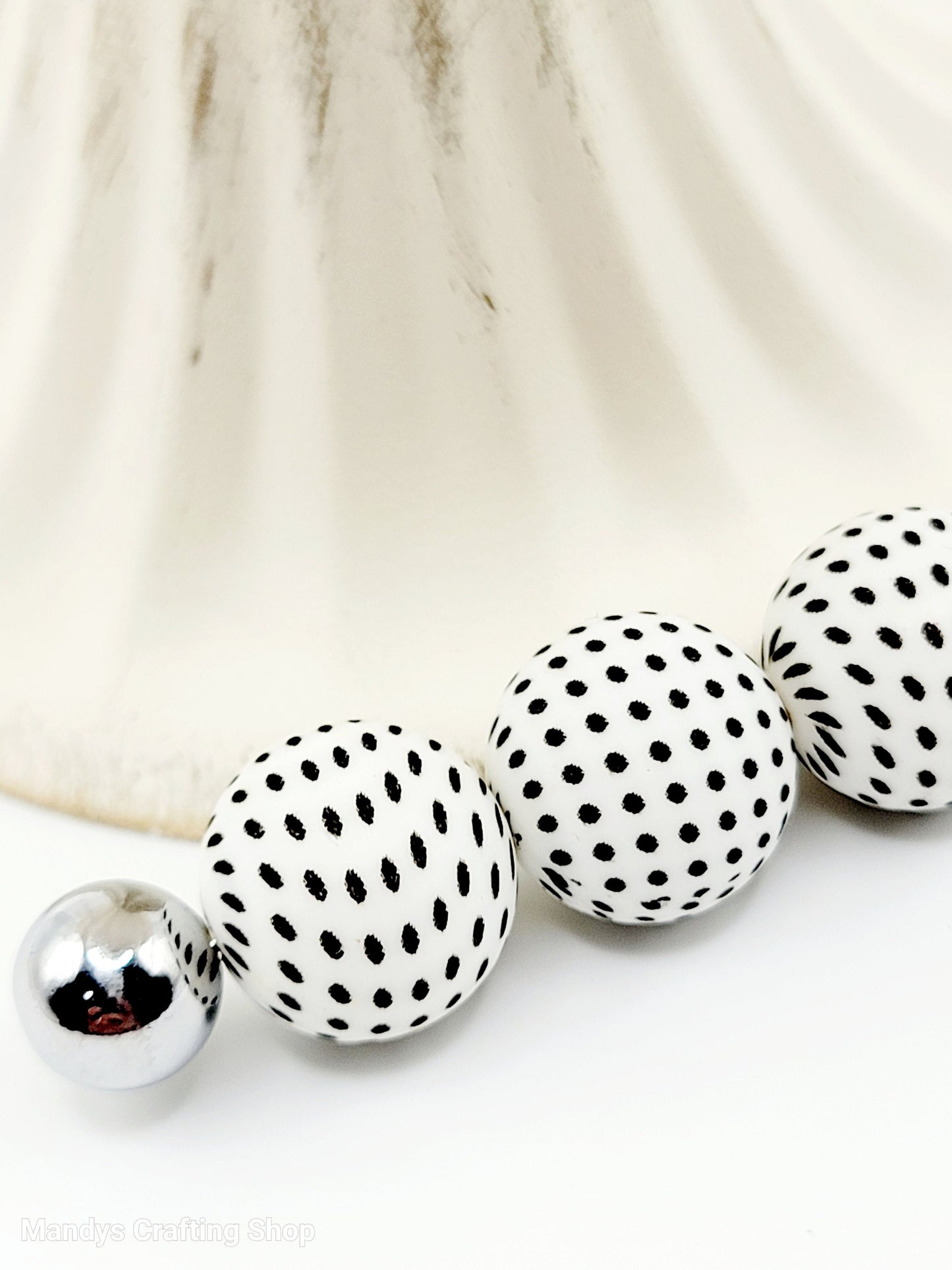 15mm Printed White & Black Polka Dot Silicone Beads – Round Beads for Pens & Wristlets