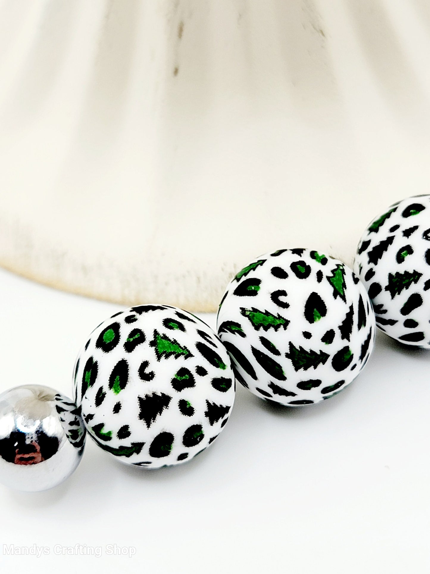 15mm Printed Christmas Tree Leopard Silicone Beads – Christmas Holiday Theme Round Spacer Beads for Pens & Wristlets