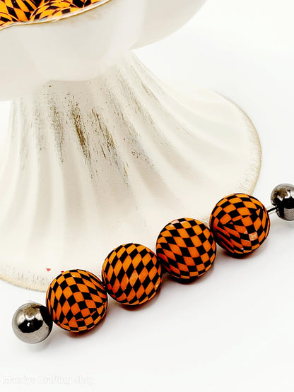 15mm Printed Orange & Black Check Silicone Beads – Checkered Round Beads for Pens & Wristlets