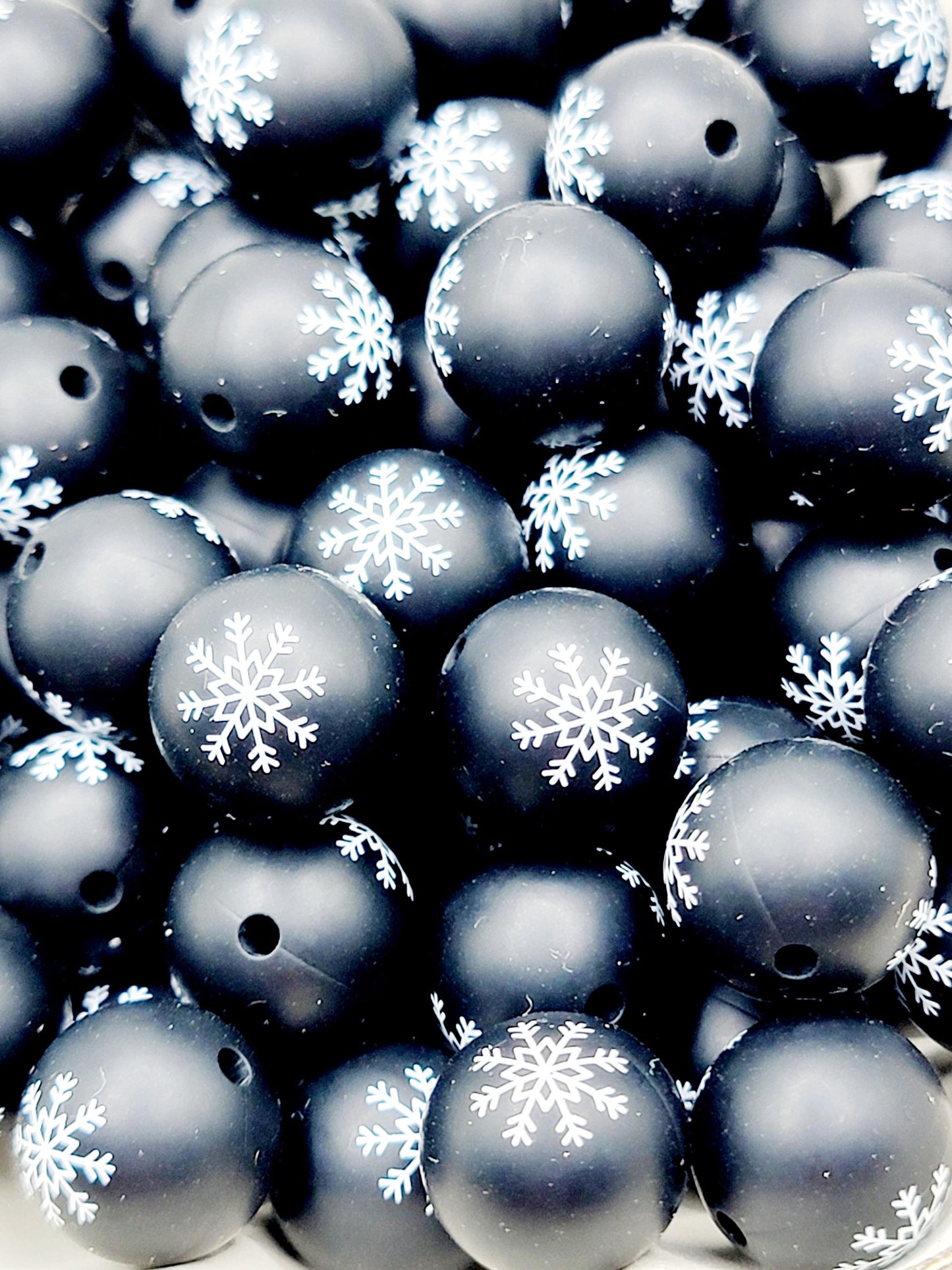 15mm Printed Black White Snowflake Print Silicone Beads – Christmas Round Beads for Pens & Wristlets