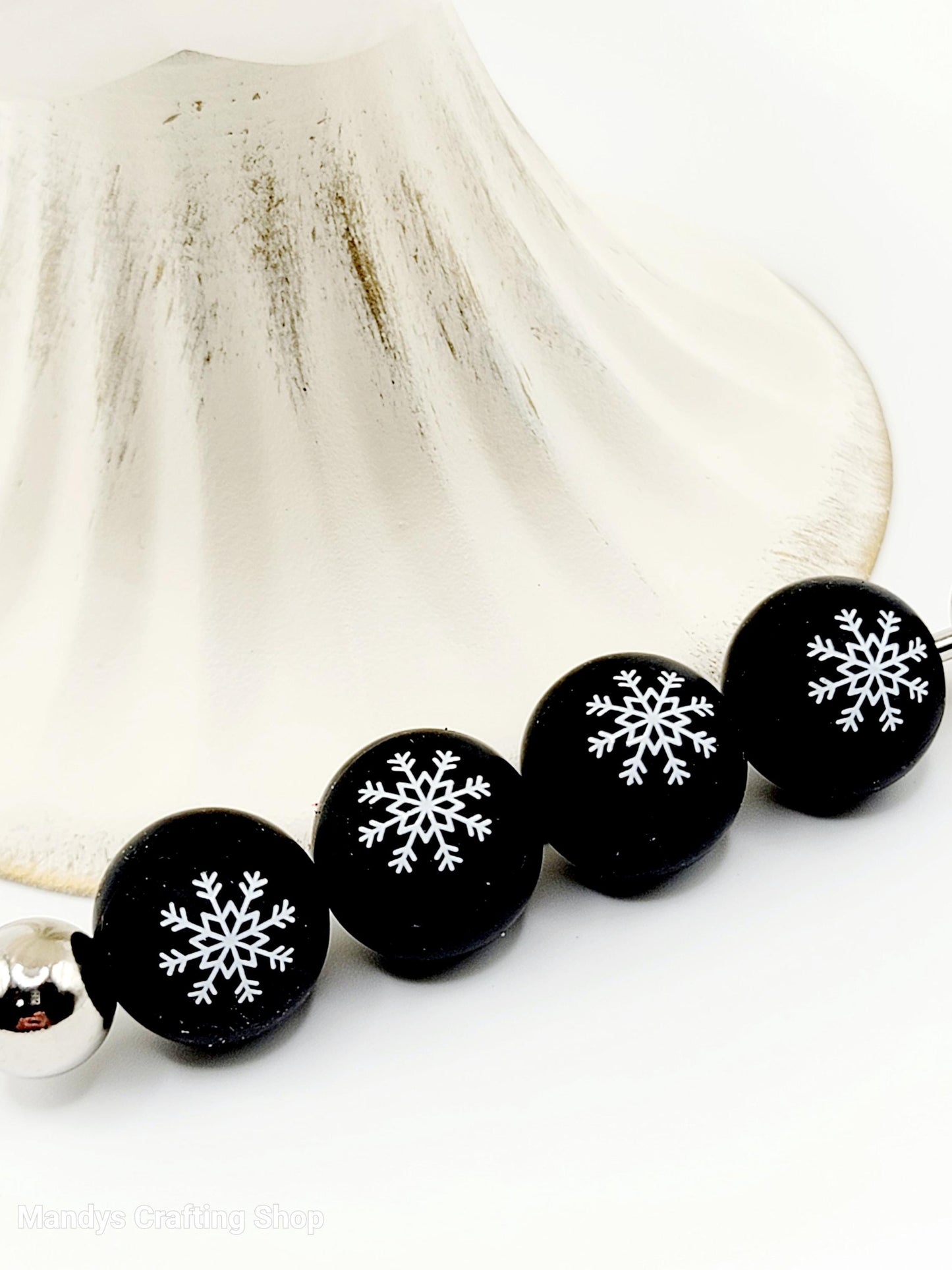 15mm Printed Black White Snowflake Print Silicone Beads – Christmas Round Beads for Pens & Wristlets