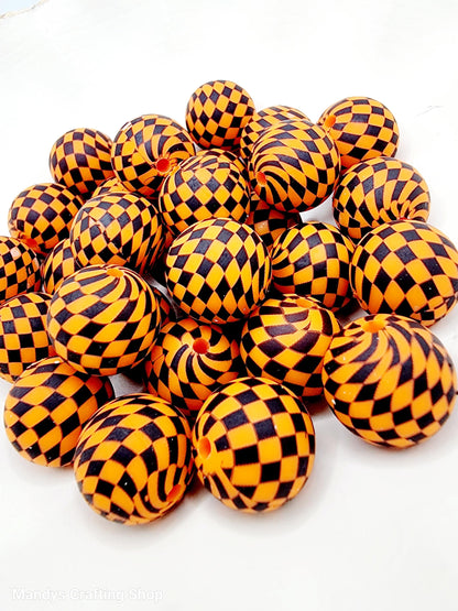 15mm Printed Orange & Black Check Silicone Beads – Checkered Round Beads for Pens & Wristlets