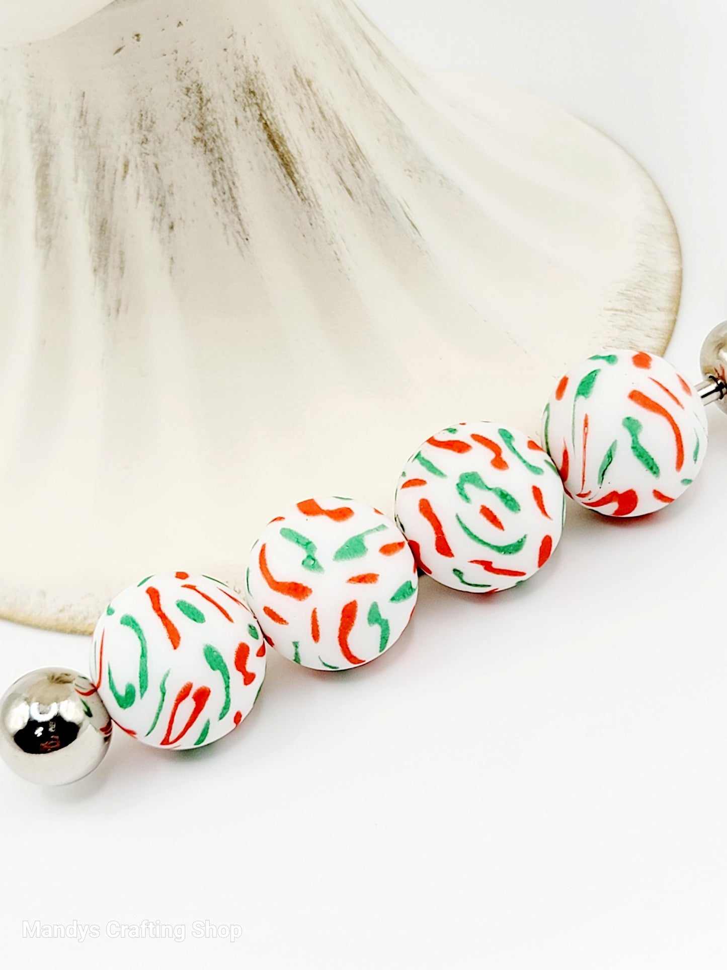 15mm Printed Red & Green Confetti Print Silicone Beads – Christmas Round Beads for Pens & Wristlets