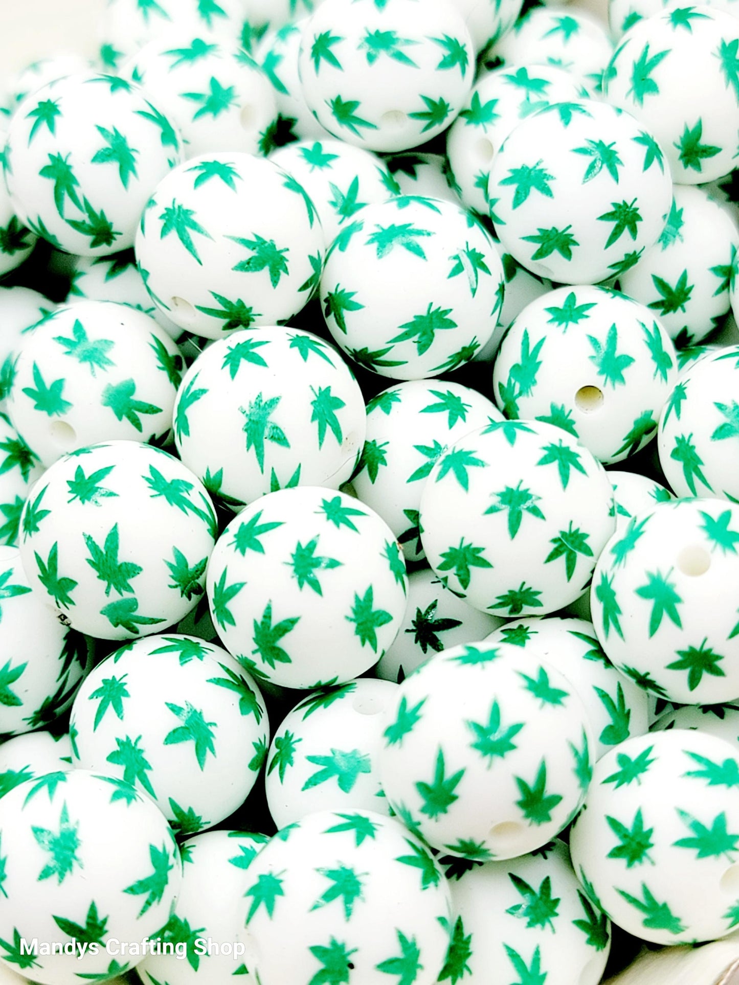 15mm Printed White & Green Weed Leaf Silicone Bead – Cannabis Print Round Beads for Pens & Wristlets