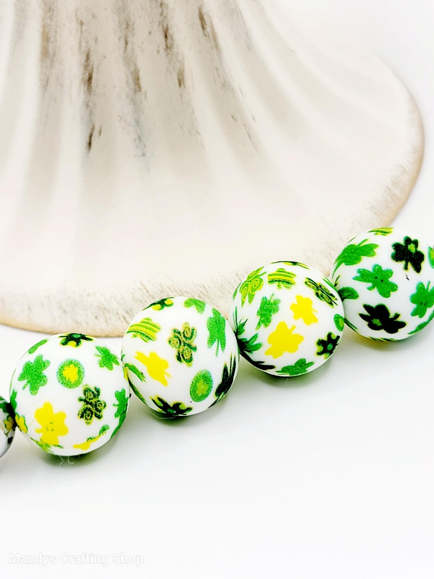 15mm Printed St. Patrick’s Day Shamrock Silicone Bead – Green & Gold Clover Round Beads for Pens & Wristlets