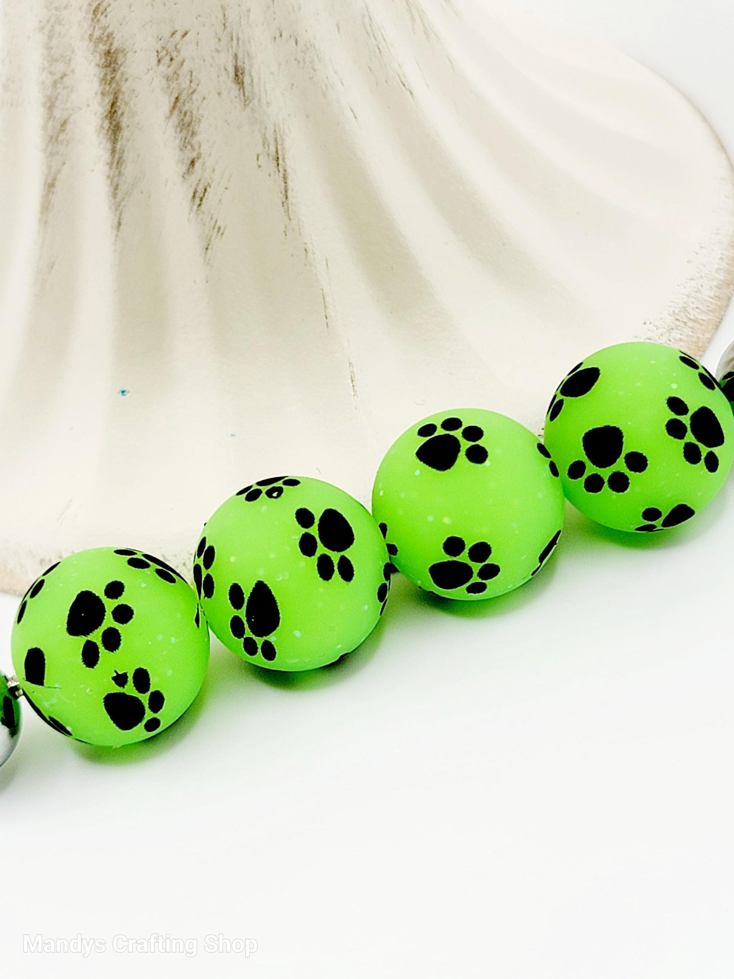 15mm Printed Green Glitter Paw Print Silicone Bead – Round Pet Beads for Pens & Wristlets