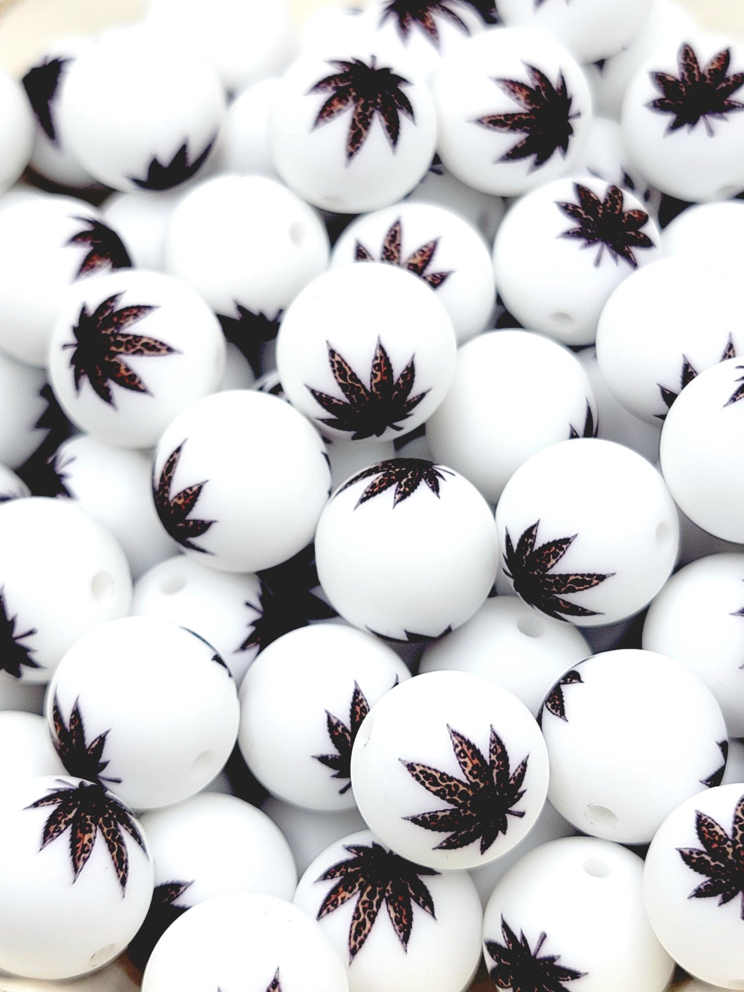 15mm Printed Weed Leaf Leopard Silicone Bead – 420 Cannabis Round Beads for Pens & Wristlets