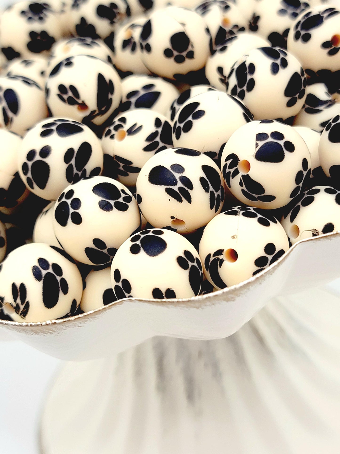 15mm Printed Oatmeal Tan Paw Print Silicone Bead – Pet Paw Print Round Spacer Beads for Pens & Wristlets