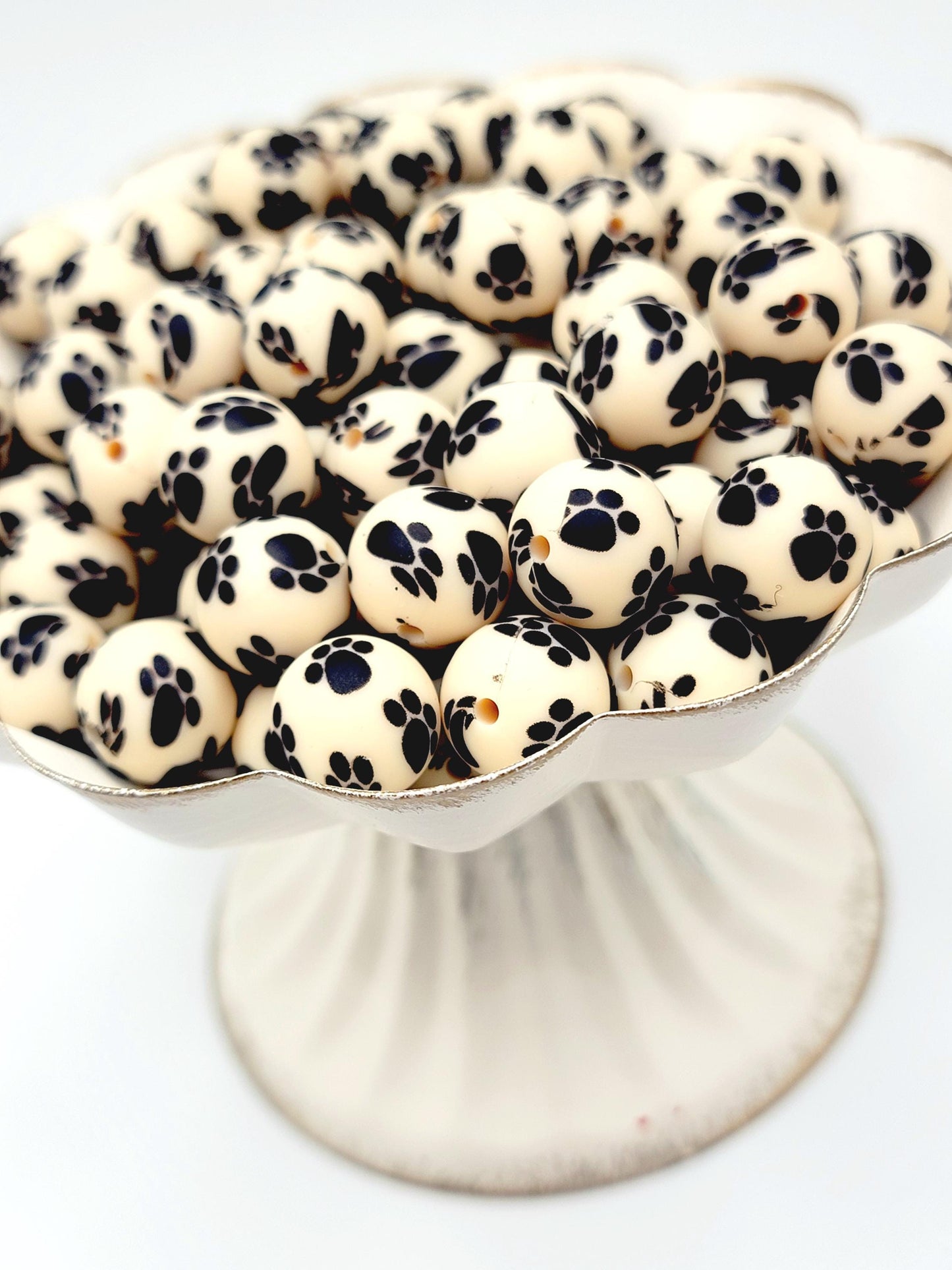 15mm Printed Oatmeal Tan Paw Print Silicone Bead – Pet Paw Print Round Spacer Beads for Pens & Wristlets