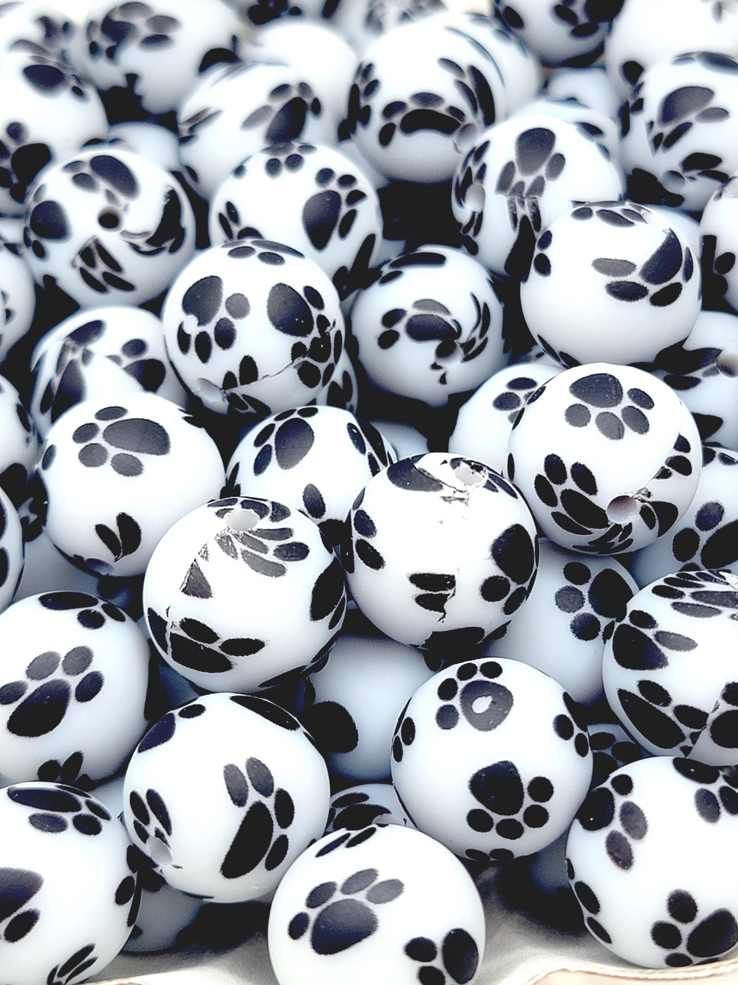 15mm Printed Gray Paw Print Silicone Bead – Pastel Pawprint Round Spacer Beads for Pens & Wristlets