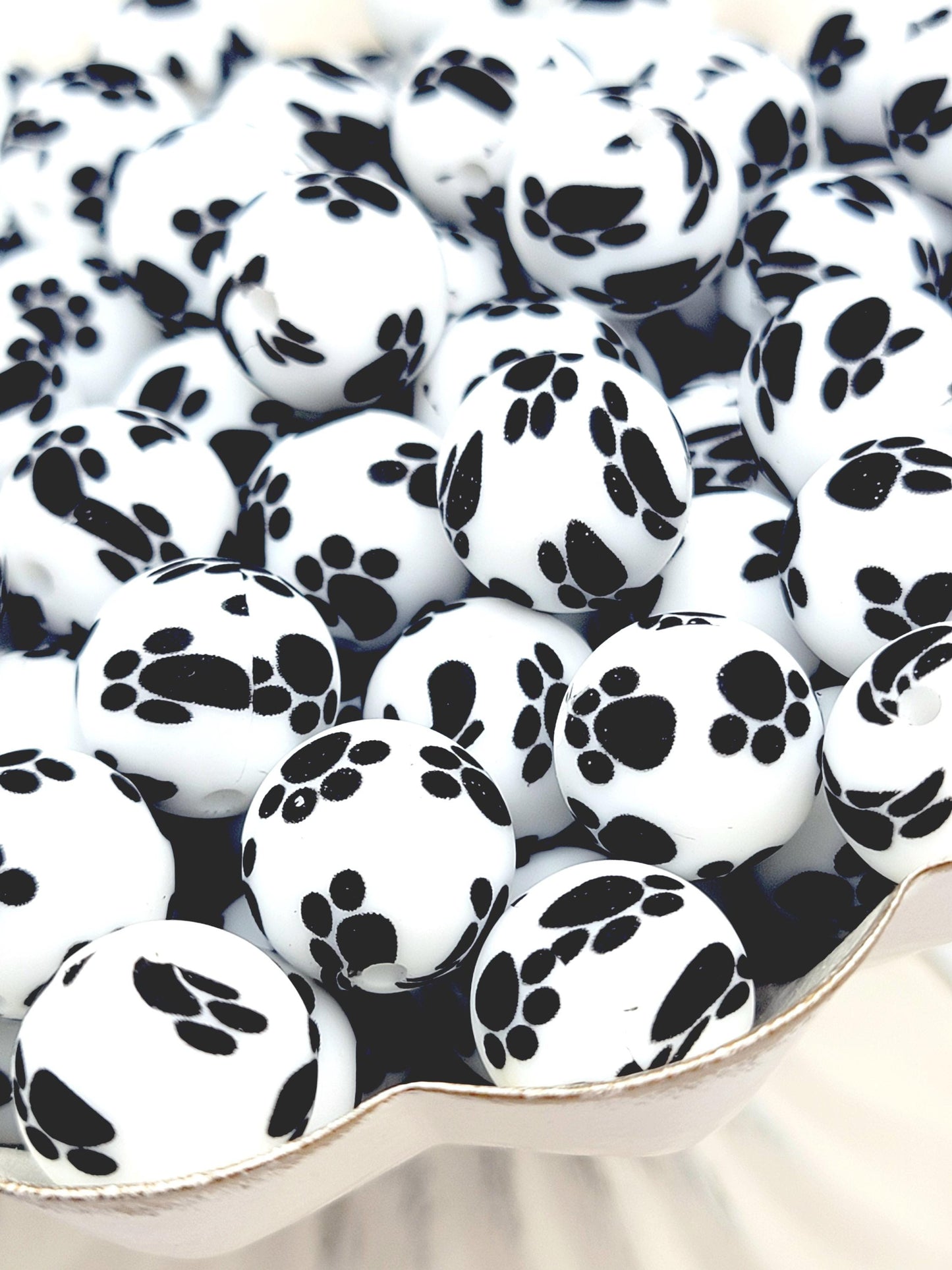 15mm Printed White Black Paw Print Silicone Bead – Round Dog Beads for Pens & Wristlets