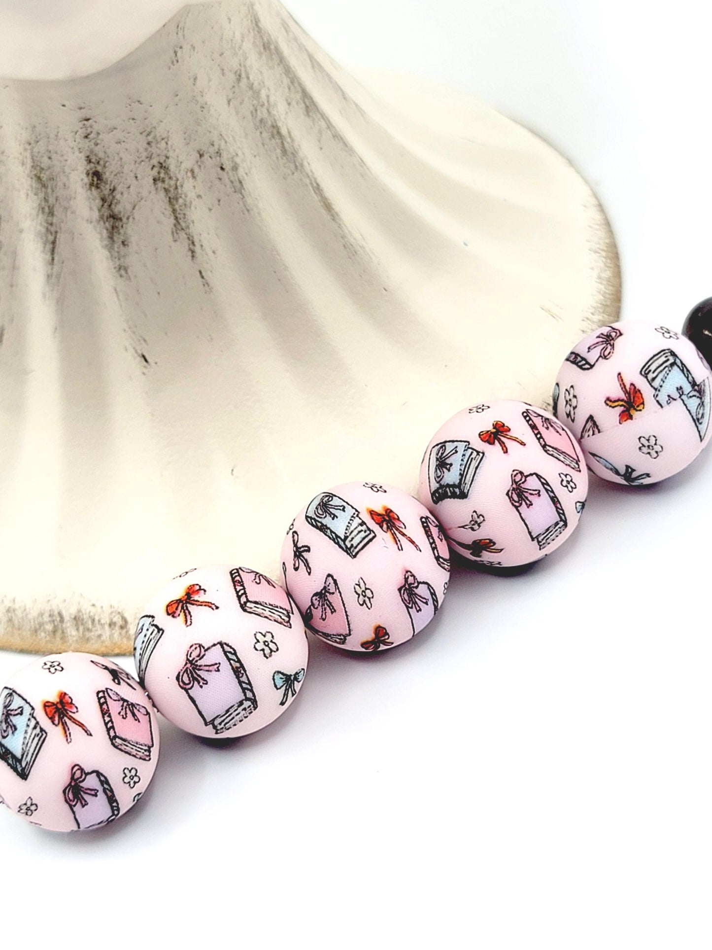 15mm Printed Pink Book Lover Silicone Beads – Reading-Themed Round Beads for Pens & Wristlets