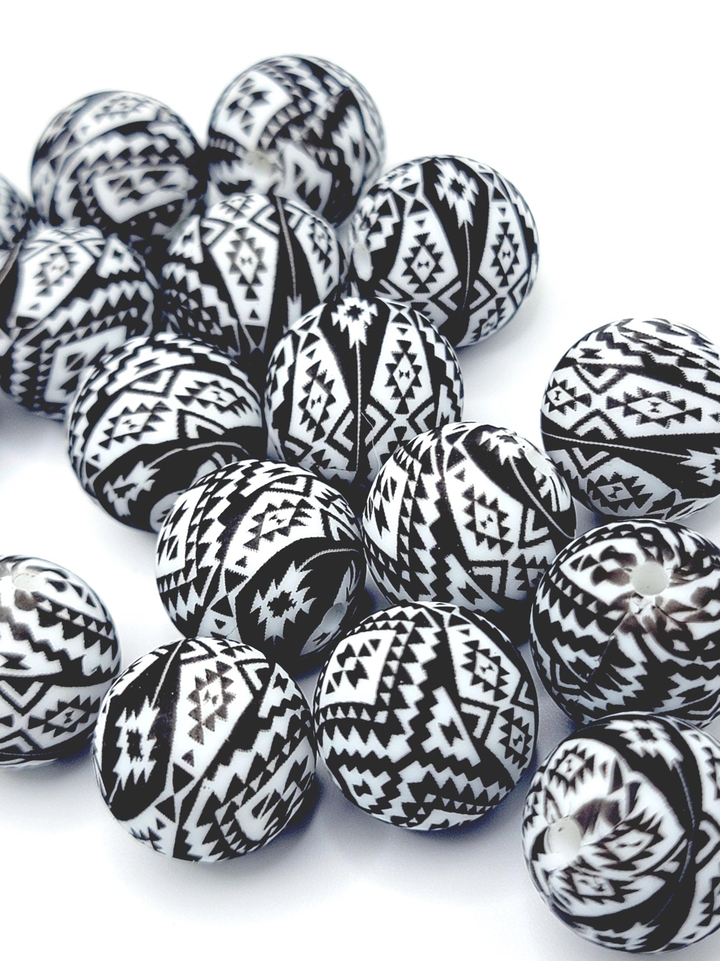 15mm Printed Black & White Aztec Diamond Silicone Bead – Western Round Beads for Pens & Wristlets