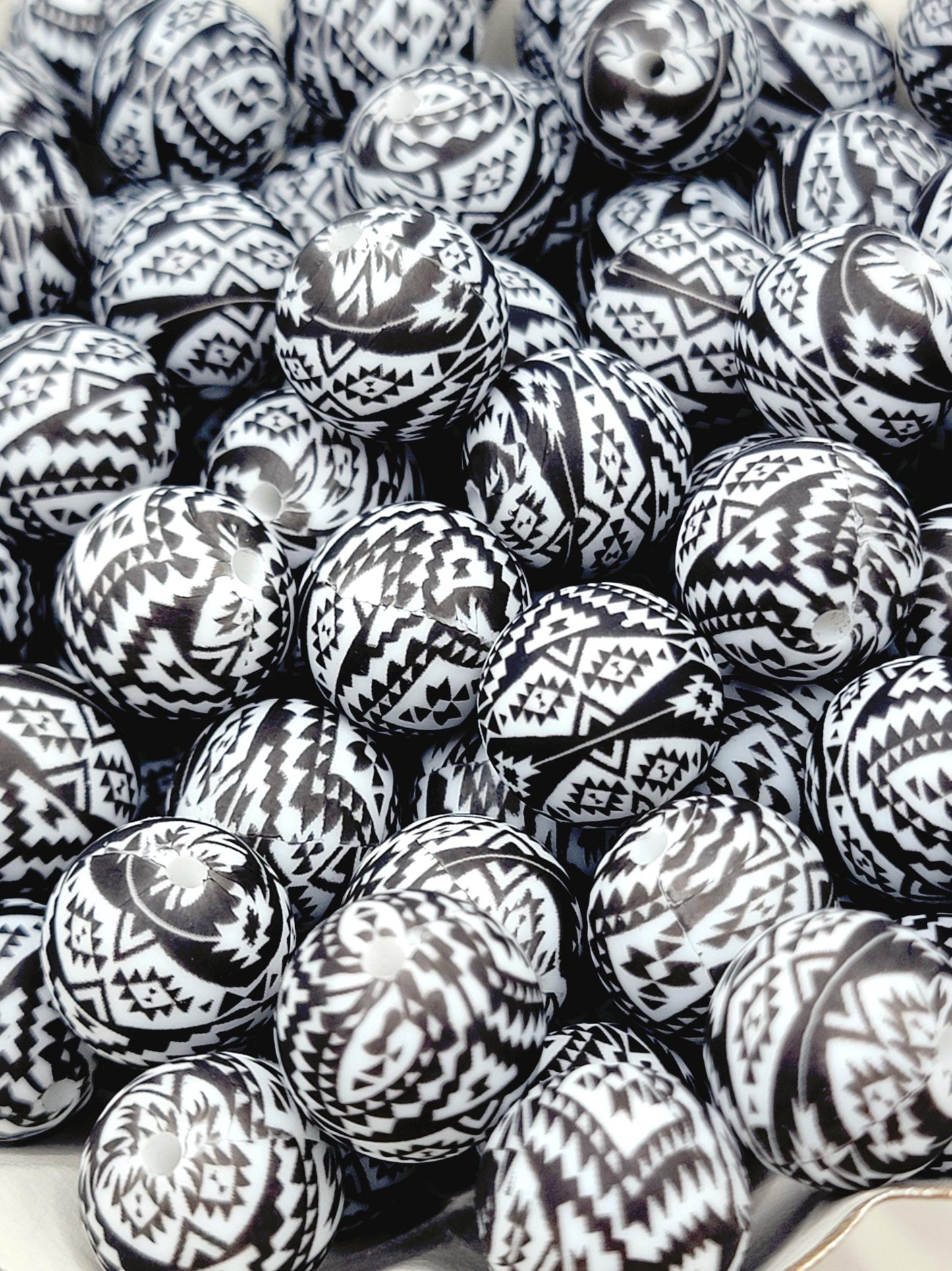 15mm Printed Black & White Aztec Diamond Silicone Bead – Western Round Beads for Pens & Wristlets