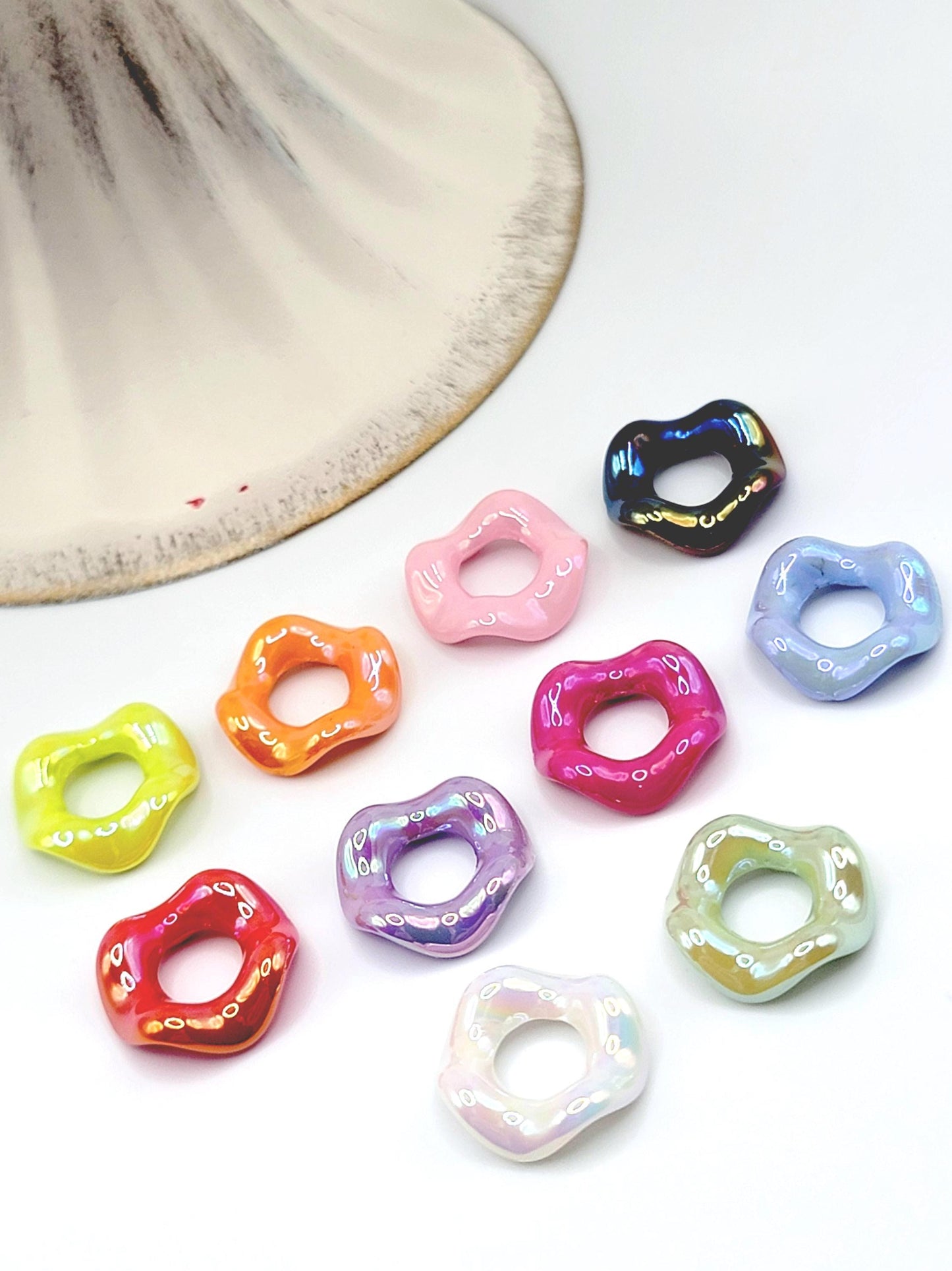 16mm UV Shiny Wavy Acrylic Spacer Beads (Pack 25) – Colorful Mix