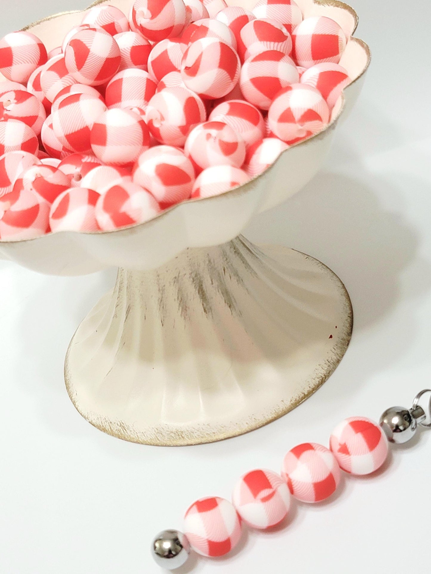 15mm Printed Red & White Checkered Plaid Silicone Bead – Round Christmas & Summer Print Beads for Pens & Wristlets