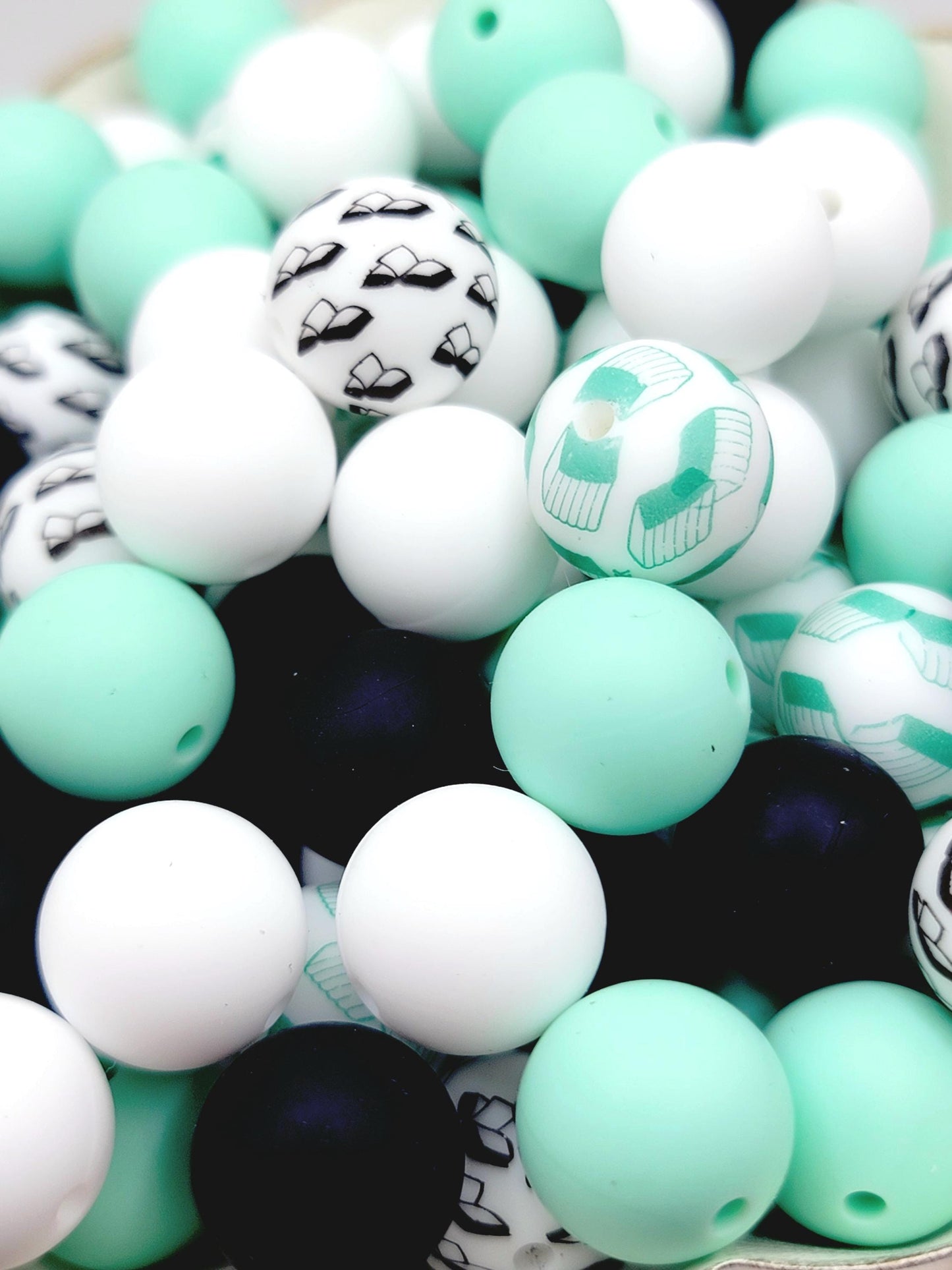 15mm Printed Mint Green & Black Book Lover Mix Silicone Beads – Reading Round Beads for Pens & Wristlets