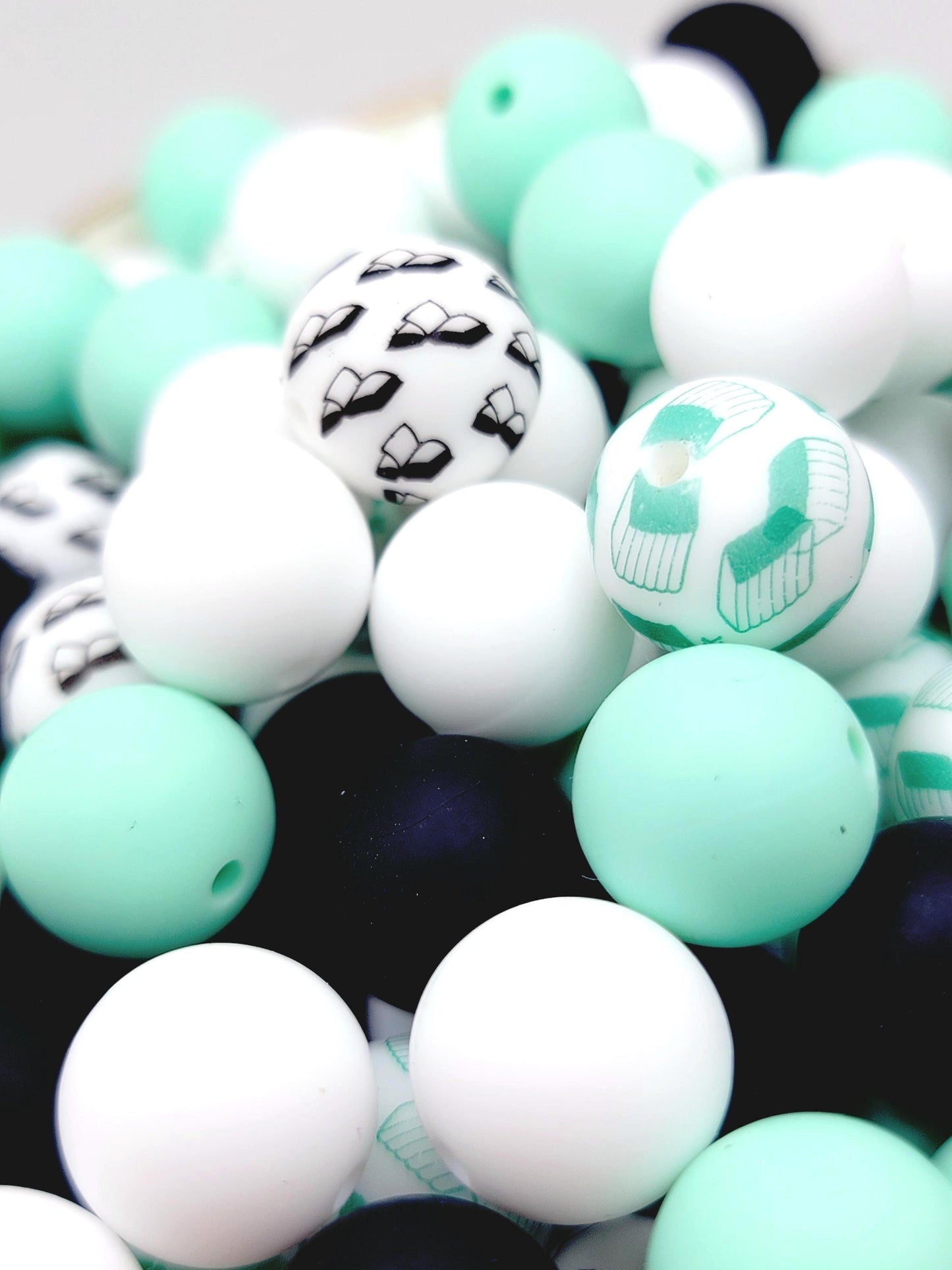 15mm Printed Mint Green & Black Book Lover Mix Silicone Beads – Reading Round Beads for Pens & Wristlets