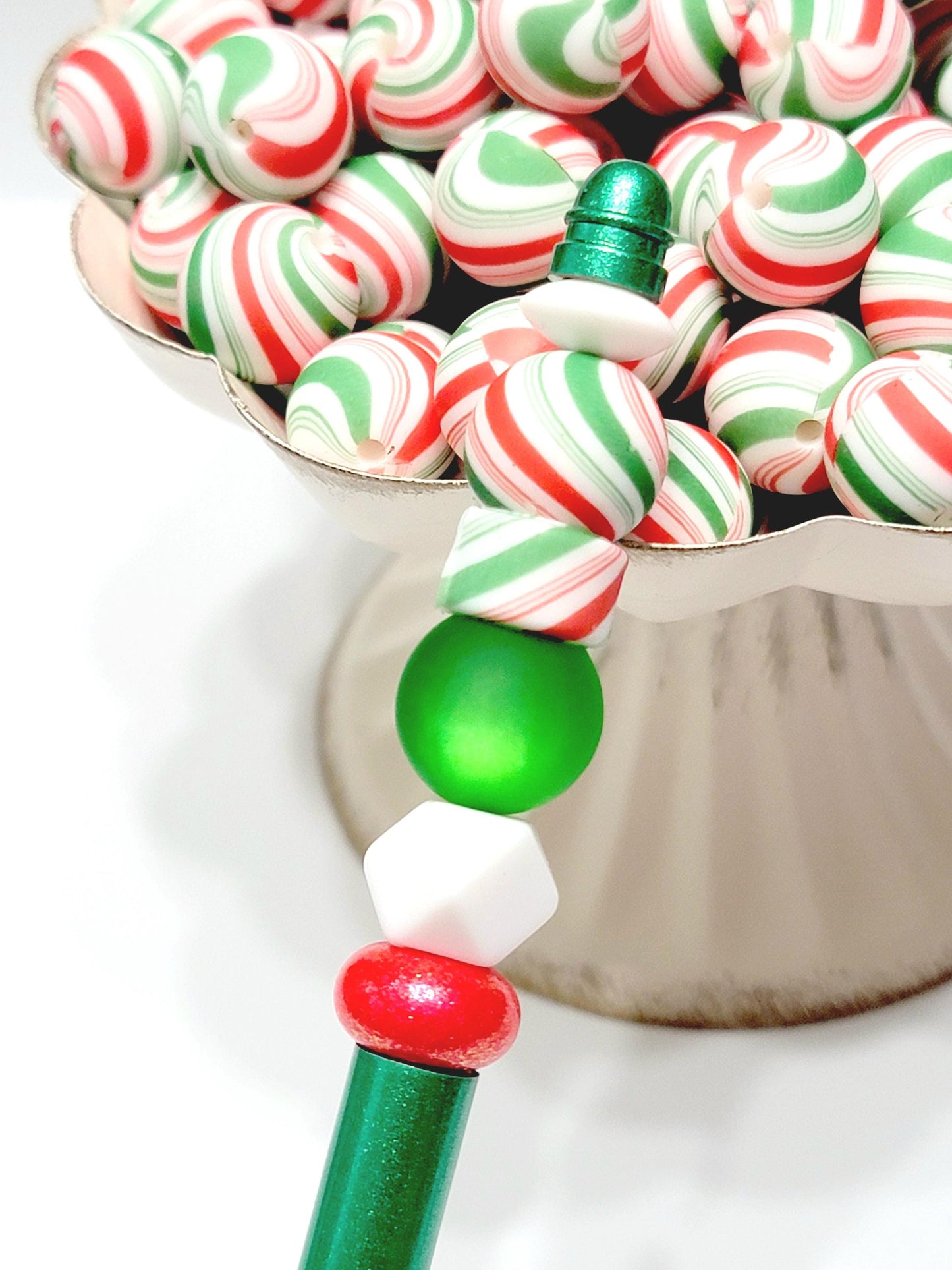 15mm Printed Green & Red Candy Cane Stripe Silicone Beads – Christmas Round Beads for Pens & Wristlets
