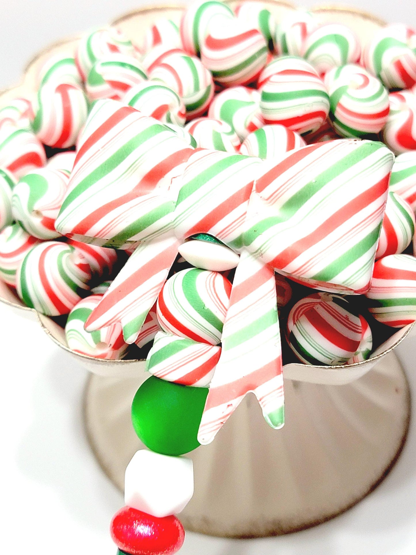 15mm Printed Green & Red Candy Cane Stripe Silicone Beads – Christmas Round Beads for Pens & Wristlets