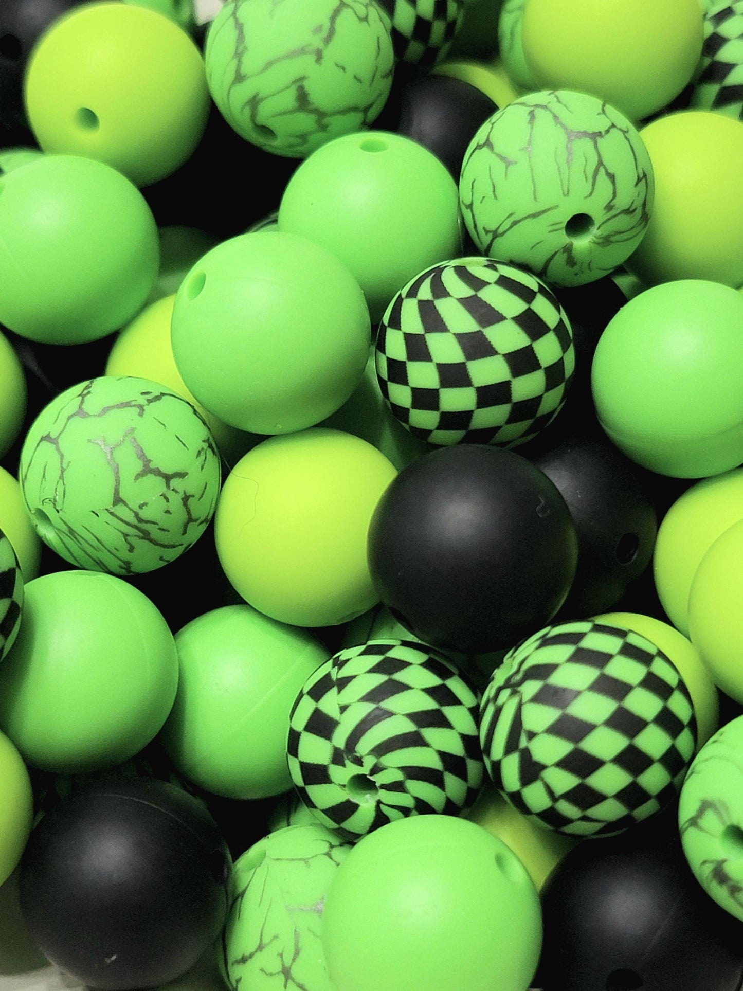 15mm Printed Green & Black Checkered Mix Silicone Beads (Set of 8) – Green Mix Round Beads for Pens & Wristlets