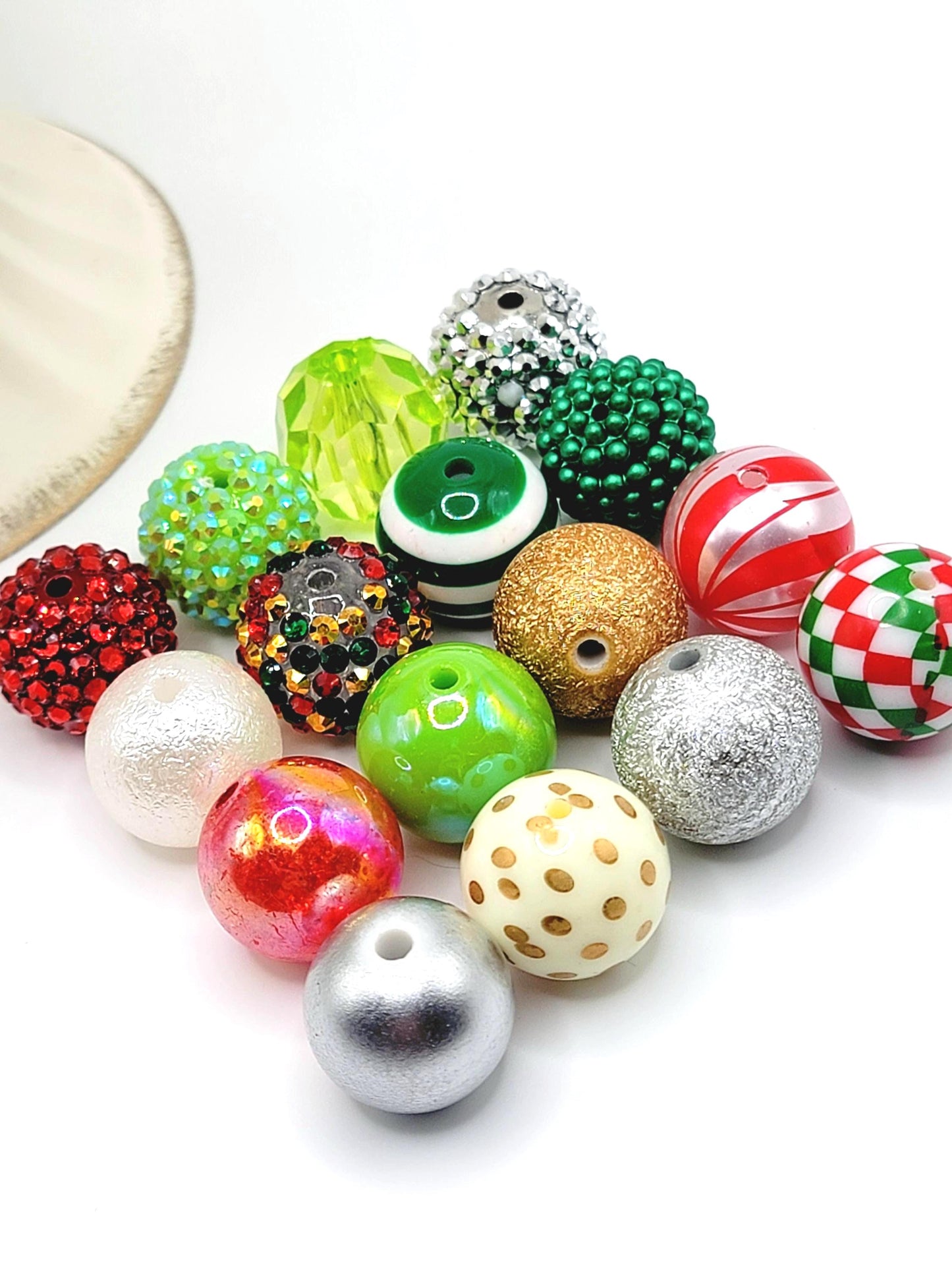 20mm Christmas Mix Acrylic Beads (Set of 10) – Holiday Bubblegum Beads
