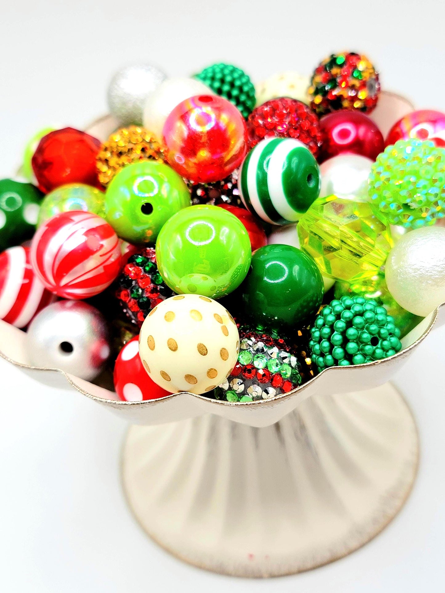 20mm Christmas Mix Acrylic Beads (Set of 10) – Holiday Bubblegum Beads