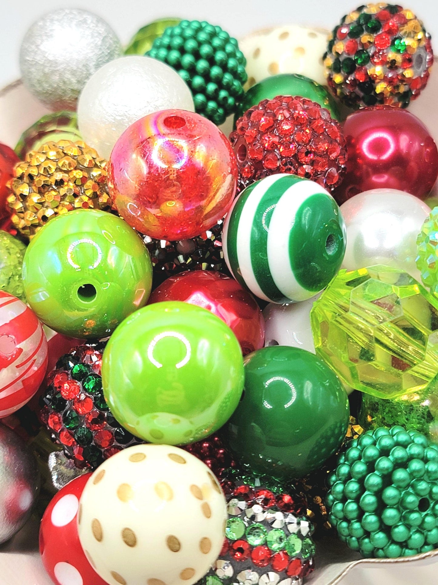 20mm Christmas Mix Acrylic Beads (Set of 10) – Holiday Bubblegum Beads