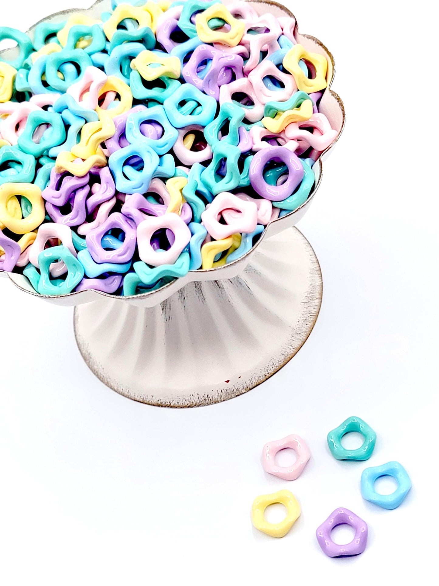 16mm Satin Finish Pastel Wavy Acrylic Spacer Beads (Set of 22) – Round Wave Ring Pen Beads