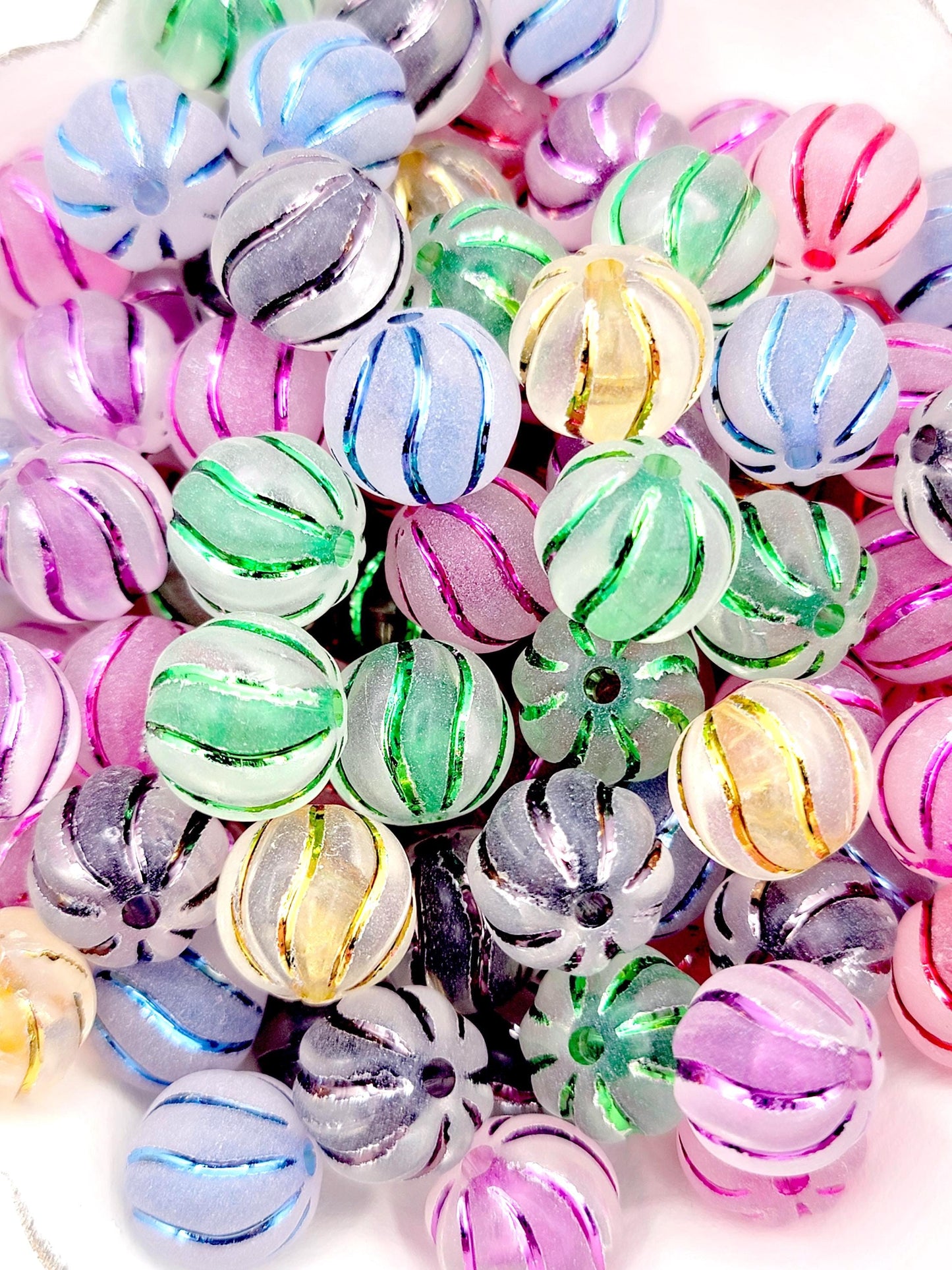 16mm Cute Pumpkin Shape Swirl Clear Acrylic Beads (Set of 10) – Metallic Stripe Craft Beads