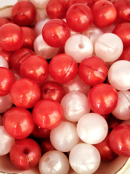 16mm Red and White Glossy Shimmer Christmas Acrylic Beads (Set 0f 20) - Mix Holiday Beads for DIY Crafts, Pens, Jewelry and Chunky Keychains