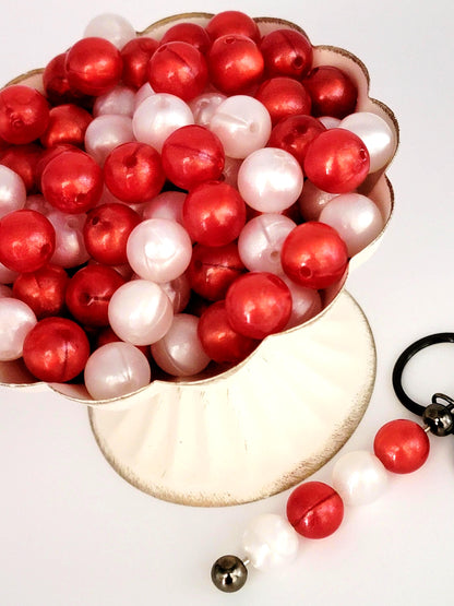 16mm Red and White Glossy Shimmer Christmas Acrylic Beads (Set 0f 20) - Mix Holiday Beads for DIY Crafts, Pens, Jewelry and Chunky Keychains